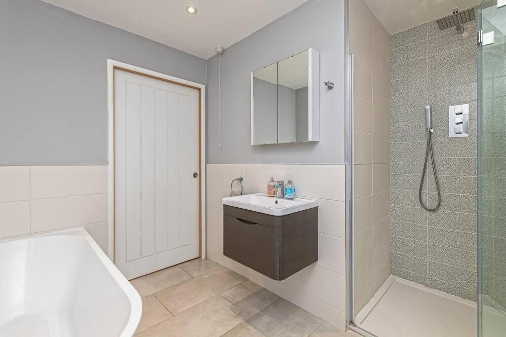 Family-Friendly Retreat Between Beach & Mountains Tremadog エクステリア 写真