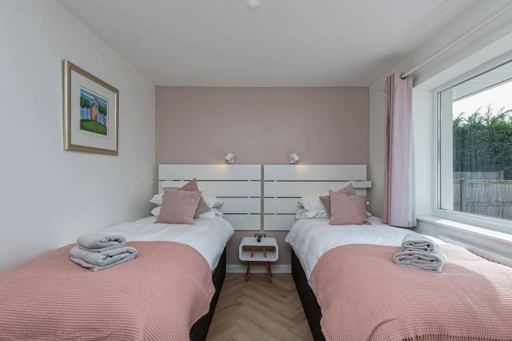 Family-Friendly Retreat Between Beach & Mountains Tremadog エクステリア 写真
