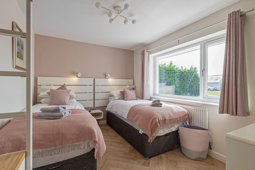 Family-Friendly Retreat Between Beach & Mountains Tremadog エクステリア 写真
