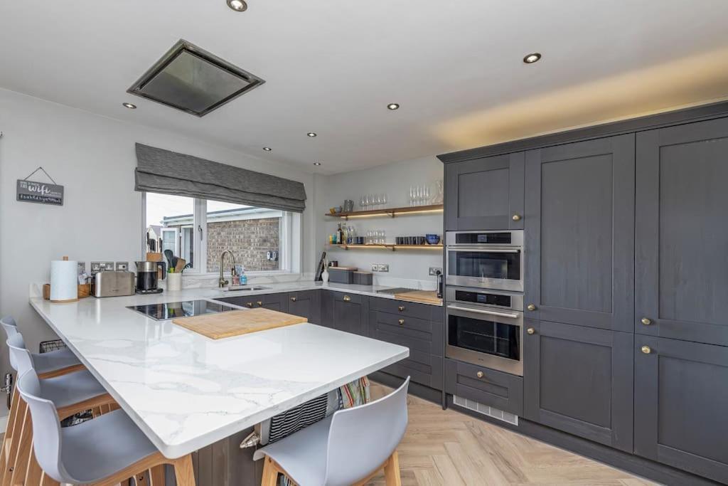 Family-Friendly Retreat Between Beach & Mountains Tremadog エクステリア 写真