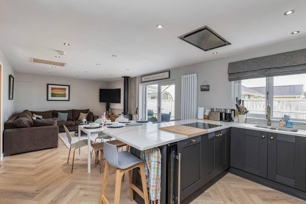 Family-Friendly Retreat Between Beach & Mountains Tremadog エクステリア 写真